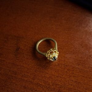 Elegant Gold and Green Women's Ring